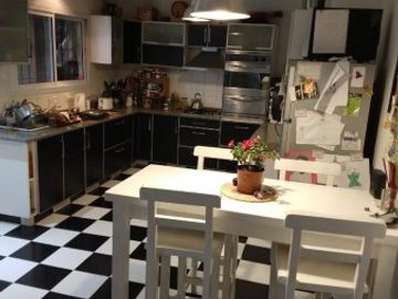 Haedo 764. Excelente chalet 7 ambientes, gran jardÃ­n y pileta