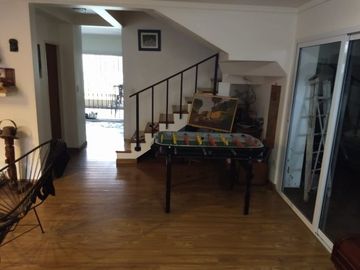 Haedo 764. Excelente chalet 7 ambientes, gran jardÃ­n y pileta