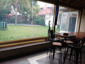 Haedo 764. Excelente chalet 7 ambientes, gran jardÃ­n y pileta