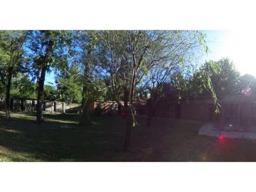 CASA A REMODELAR SOBRE 3 LOTES INDEPENDIENTES, SON 1.200 M2, CADA LOTE TIENE 400M2
