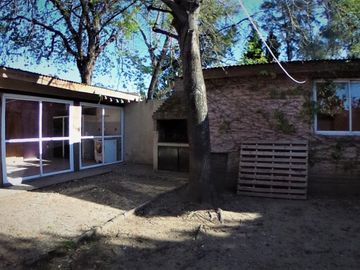 CASA EN  VILLA ARIZA ITUZAINGO NORTE, 130 M2 CONSTRUIDOS SOBRE LOTE DE 12.5 X 27.5 M2 DE CONCEPTO ABIERTO OPORTUNIDAD!