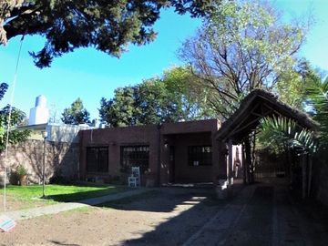 CASA EN  VILLA ARIZA ITUZAINGO NORTE, 130 M2 CONSTRUIDOS SOBRE LOTE DE 12.5 X 27.5 M2 DE CONCEPTO ABIERTO OPORTUNIDAD!