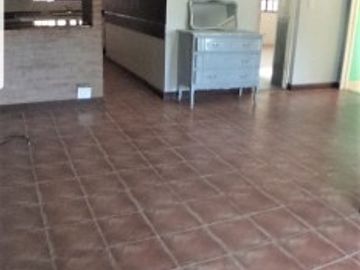 CASA EN  VILLA ARIZA ITUZAINGO NORTE, 130 M2 CONSTRUIDOS SOBRE LOTE DE 12.5 X 27.5 M2 DE CONCEPTO ABIERTO OPORTUNIDAD!
