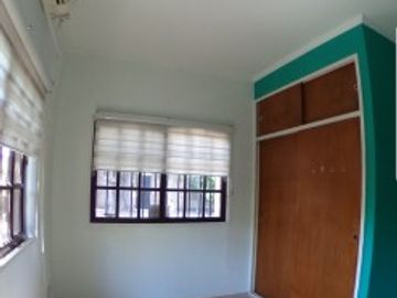 CASA EN  VILLA ARIZA ITUZAINGO NORTE, 130 M2 CONSTRUIDOS SOBRE LOTE DE 12.5 X 27.5 M2 DE CONCEPTO ABIERTO OPORTUNIDAD!