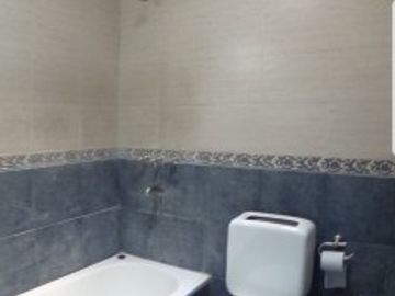 CASA EN  VILLA ARIZA ITUZAINGO NORTE, 130 M2 CONSTRUIDOS SOBRE LOTE DE 12.5 X 27.5 M2 DE CONCEPTO ABIERTO OPORTUNIDAD!
