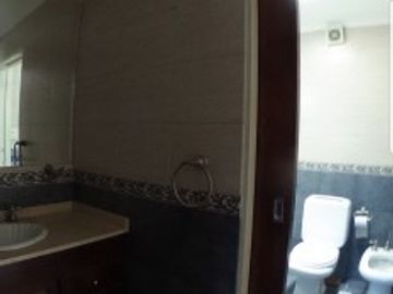 CASA EN  VILLA ARIZA ITUZAINGO NORTE, 130 M2 CONSTRUIDOS SOBRE LOTE DE 12.5 X 27.5 M2 DE CONCEPTO ABIERTO OPORTUNIDAD!