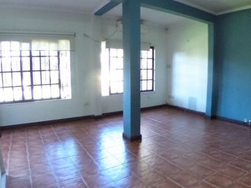 CASA EN  VILLA ARIZA ITUZAINGO NORTE, 130 M2 CONSTRUIDOS SOBRE LOTE DE 12.5 X 27.5 M2 DE CONCEPTO ABIERTO OPORTUNIDAD!