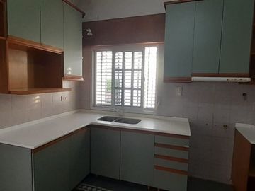 VENDO CASA CON COMPLEJO DE COCHERAS BARRIO MERCANTIL