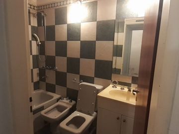 VENDO CASA CON COMPLEJO DE COCHERAS BARRIO MERCANTIL