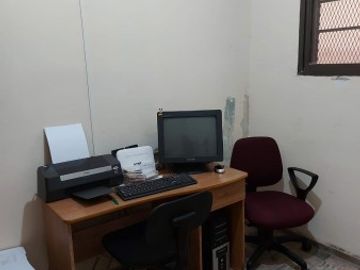 Venta Casa estilo Uruguay 1300, 4/5 habitaciones, garage, quincho, parrillero. Excelente calidad.
