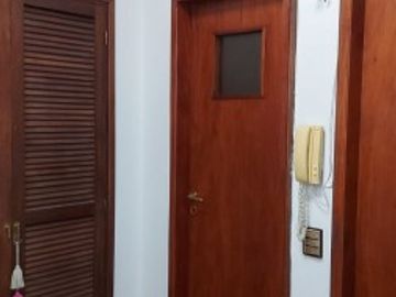 Venta Casa estilo Uruguay 1300, 4/5 habitaciones, garage, quincho, parrillero. Excelente calidad.