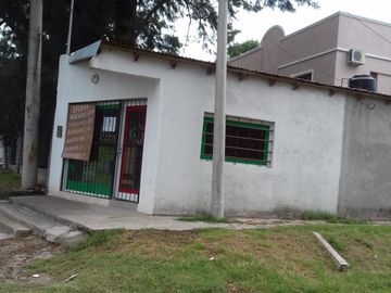 Vendo local y  dos dptos.