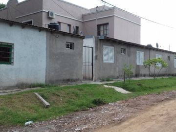 Vendo local y  dos dptos.