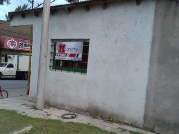 Vendo local y  dos dptos.
