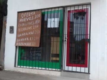 Vendo local y  dos dptos.