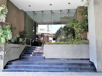 SEMIPISO FRENTE AL ARZOBISPADO CON COCHERA USD 149.000!!!