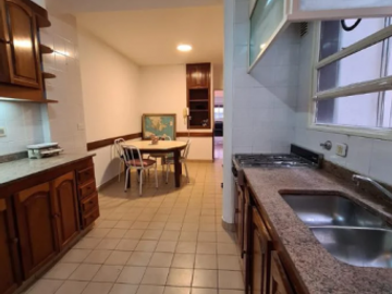 DEPTO RECOLETA  AL FRENTE 4 AMBIENTES, 3 DORMITORIOS, 3 COCHERAS HERMOSO!!