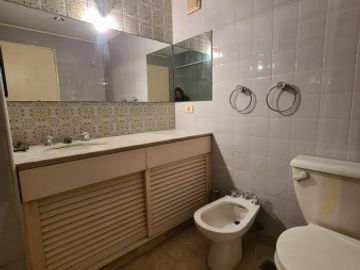 DEPTO RECOLETA  AL FRENTE 4 AMBIENTES, 3 DORMITORIOS, 3 COCHERAS HERMOSO!!