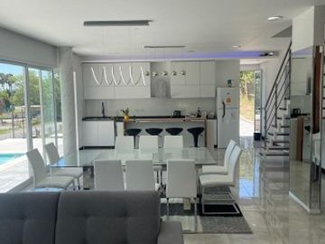 SE VENDE CASA A ESTRENAR PUERTO URQUIZA