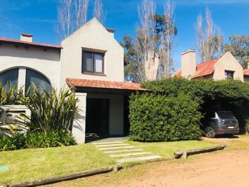 Casa de 2 dormitorios en Parque Pinares