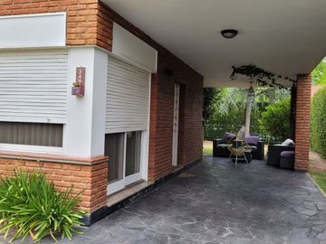 Casa a la venta en Country Las Lajas!