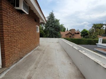 Casa a la venta en Country Las Lajas!