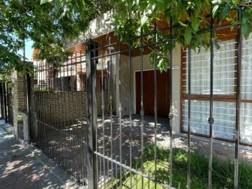 Casa 6 ambientes - San Nicolas 1339 - Castelar Norte