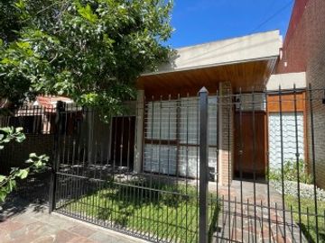 Casa 6 ambientes - San Nicolas 1339 - Castelar Norte