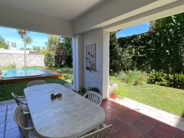 Casa 6 ambientes - San Nicolas 1339 - Castelar Norte