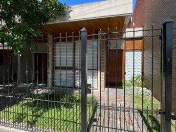Casa 6 ambientes - San Nicolas 1339 - Castelar Norte