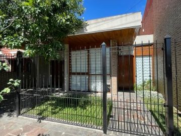 Casa 6 ambientes - San Nicolas 1339 - Castelar Norte