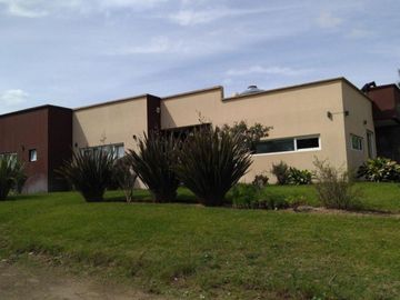 Magnifica casa en Pinamar a 300 mts de la playa - Tres carabelas 400