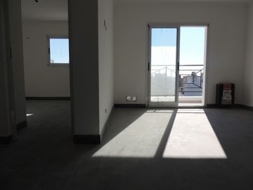 VENTA - DEPARTAMENTO 2 AMBIENTES C/COCHERA - ZONA CENTRICA