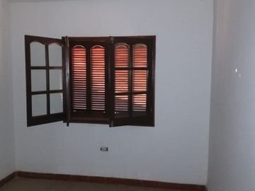 SE VENDE CASA. CALLE 12 E/ 123 Y 125 - BÂ° MITRE.