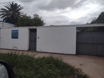 SE VENDE CASA. CALLE 12 E/ 123 Y 125 - BÂ° MITRE.