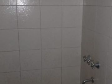 SE VENDE CASA. CALLE 12 E/ 123 Y 125 - BÂ° MITRE.