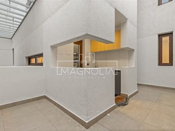 Departamento en Venta en LUJOSO DÚPLEX CON JARDÍN DEPARTAMENTO EN ALTO LOS DOMINICOS