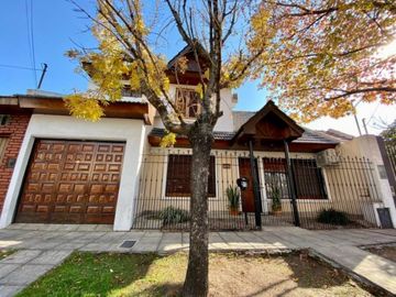 Navarro 1600 â¼ï¸ Chalet 4 ambientes! Acepta Permuta