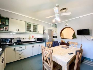 Navarro 1600 â¼ï¸ Chalet 4 ambientes! Acepta Permuta
