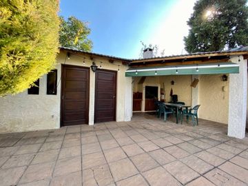 Navarro 1600 â¼ï¸ Chalet 4 ambientes! Acepta Permuta