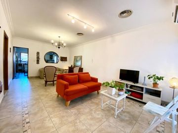 Navarro 1600 â¼ï¸ Chalet 4 ambientes! Acepta Permuta