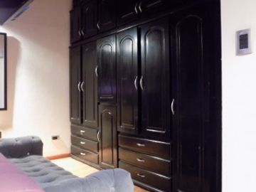 CHALET DE 4 AMBIENTES DESARROLLADO EN 2 PLANTAS. EXCELENTE ESTADO.