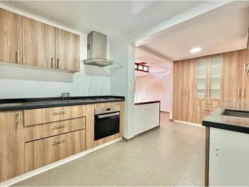 Se vende gran casa Mall Los Dominicos