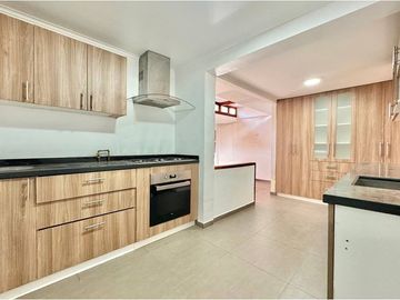 Se vende gran casa Mall Los Dominicos
