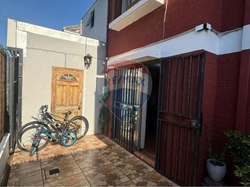 Espaciosa y Acogedora Casa en Excelente Ubicación