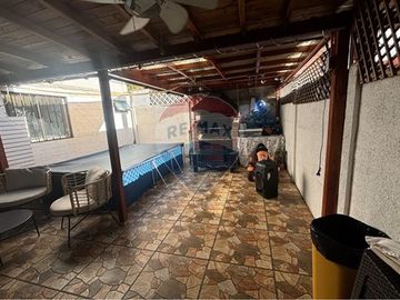 Espaciosa y Acogedora Casa en Excelente Ubicación