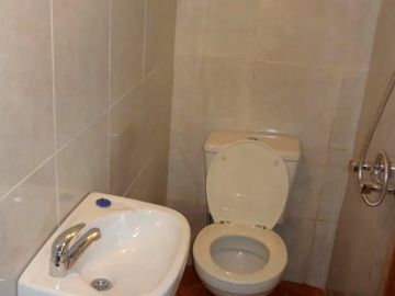MONOAMBIENTE CON ENTREPISO/ OFICINA,  EN PLENO CENTRO ITUZAINGO A MTS DE LA PLAZA