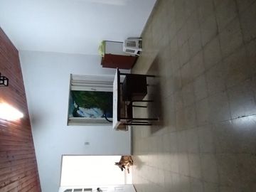 SE VENDE AMPLIA CASA DE 4 DORMITORIOS EN ESQUINA CON SALON, GARAGE