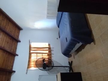 SE VENDE AMPLIA CASA DE 4 DORMITORIOS EN ESQUINA CON SALON, GARAGE