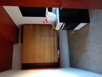 SE VENDE AMPLIA CASA DE 4 DORMITORIOS EN ESQUINA CON SALON, GARAGE